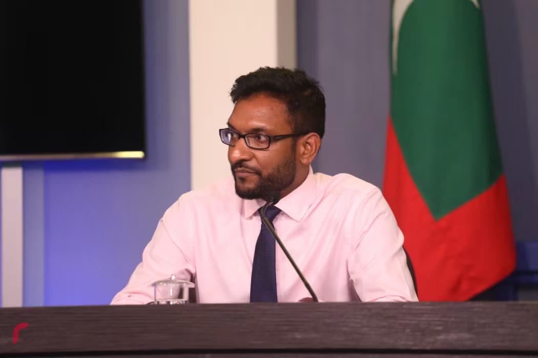 ރާއްޖެއަށް ބޭސް ގެންނަ ސަރުކާރު ކުންފުނީގެ މެނޭޖިން ޑިރެކްޓަރަކަށް ޑރ. ޝާހް
