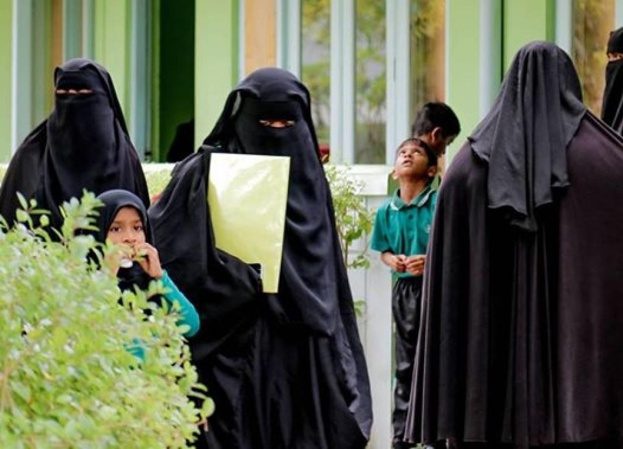 މޫނު ބުރުގާ އަޅައިގެން ވަޒީފާ އަދާކުރުމުގެ ފުރުޞަތާއެކު ރައީސަށް ޢިލްމުވެރިންގެ ތަޢުރީފު