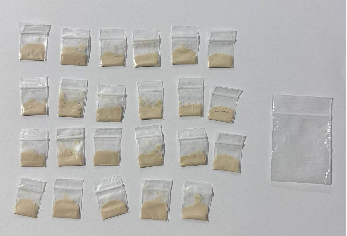 ޑްރަގް އޮޕަރޭޝަނެއްގައި ފުލުހުން އަތުލައިގެންފައިވާ ޑްރަގް، ފޮޓޯ: ޕޮލިސް