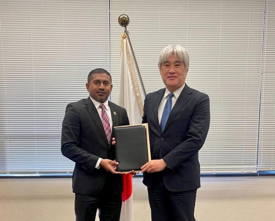 މަހުލޫފް ސަފީރުކަމުގެ މަސްއޫލިއްޔަތުތަކާ ރަސްމީކޮށް ހަވާލުވެވަޑައިގެންފި