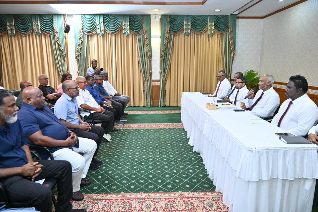 މާލޭ ވިޔަފާރި ބަނދަރުގައި މުދާ ހުސްކުރުމަށް މަސައްކަތްކުރާ ކުންފުނިތަކުގެ ވެރިންނާ ރައީސް ބައްދަލުކުރައްވައިފި