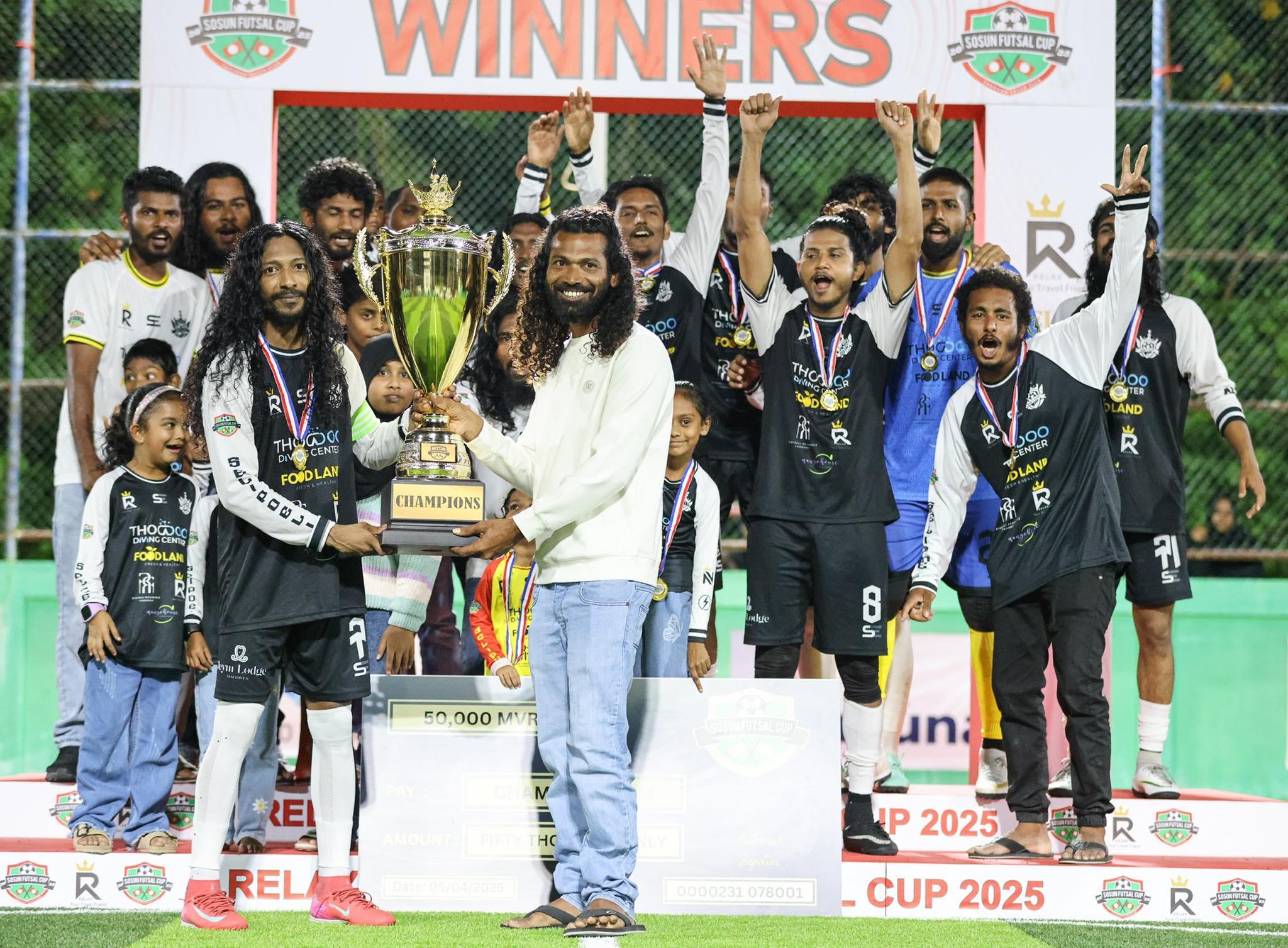 މުބާރާތުގެ އެންމެ ފަހުގެ ޗެންޕިއަން ކާންޓްޕްލޭ. ފޮޓޯ: ސޯސަން ކުލަބް