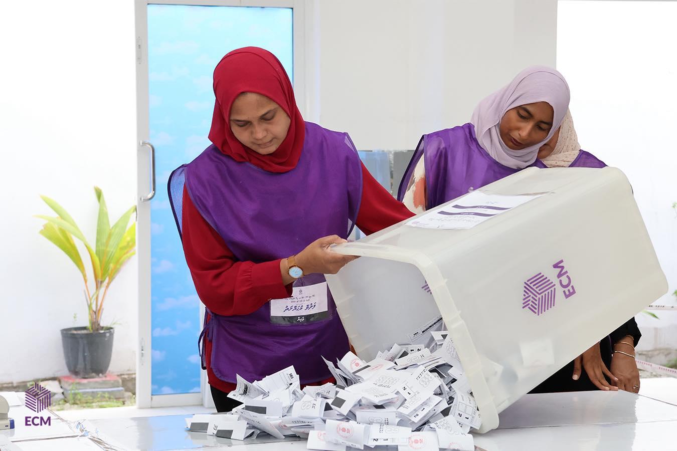 ލޯކަލް/ޑަބްލިޔުޑީސީ އިންތިޚާބުގައި ޖުމްލަ 621 ވޯޓު ފޮށި، ރާއްޖެއިން ބޭރުގައި 2 ފޮށި 