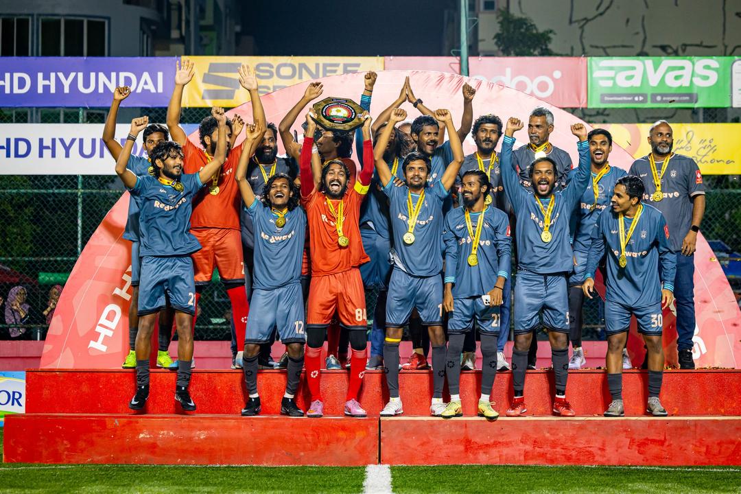 އެންމެފަހުގެ ޗެންޕިއަން ކާށިދޫ ބަލިކޮށް ޗެރިޓީ ޝީލްޑް އޭދަފުއްޓަށް