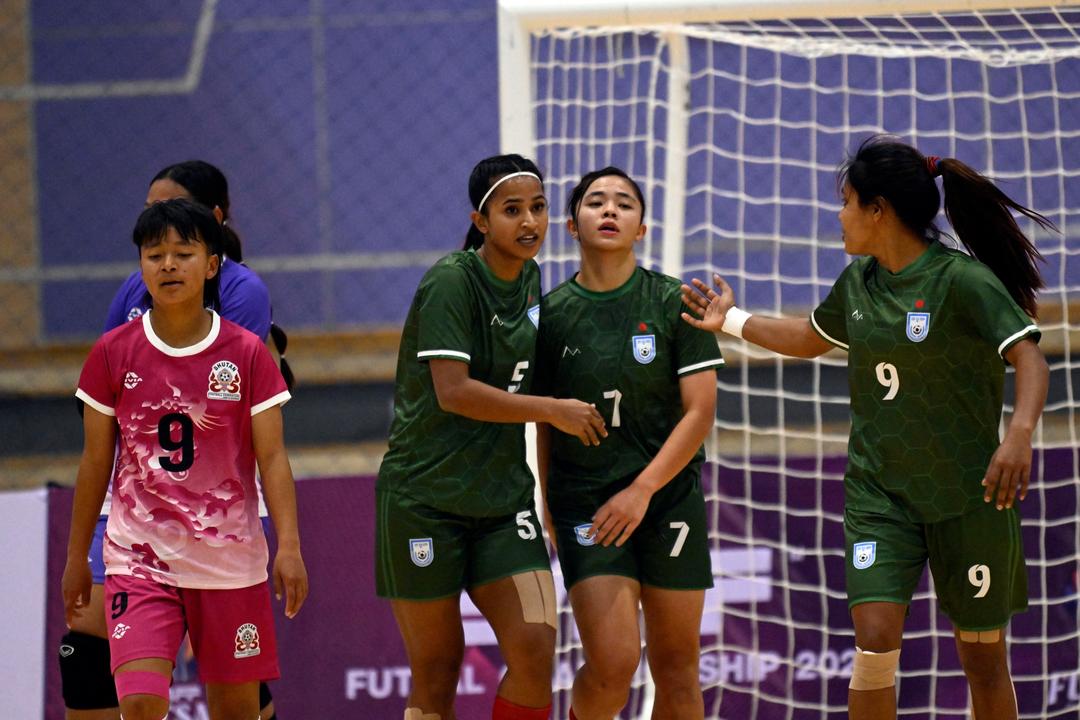 ބޫޓާން އޯވަރ-ކޮންފިޑެންޓްވެ، ބަންގާޅުން ފަހުވަގުތު އެޓީމު ސިއްސުވާލައިފި