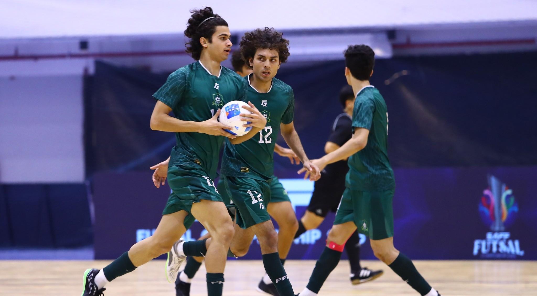 މެޗު ނިމެނީ ހަތަރު ގޯލު ޖެހީމައެއް ނޫން؛ ރެފްރީ ކަށިގަނޑު ފުމުމުން