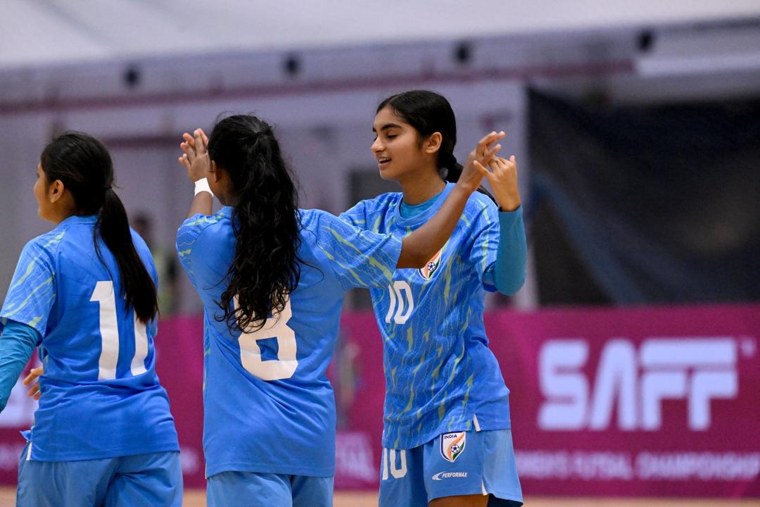 އިންޑިއާއިން ފަރުބަދަމަތީ ނޭޕާލް ހަމަބިމަށް ތިރިކޮށްފި