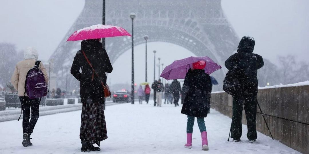 ފްރާންސަށް ބޯކޮށް ސްނޯފޭބުމުން ފްލައިޓްތަކުގެ 15 އިންސައްތަ ކެންސަލް  ކުރަނީ