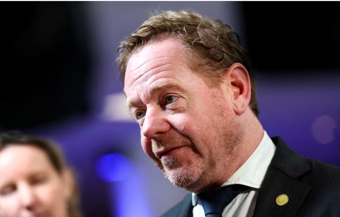 ޓްރަމްޕް ގްރީންލޭންޑާ ގުޅުވައިގެން ދެއްވި އިންޒާރަކީ "ބްލެކްމެއިލް" ކުރުން: ޑަޗް މިނިސްޓަރު 