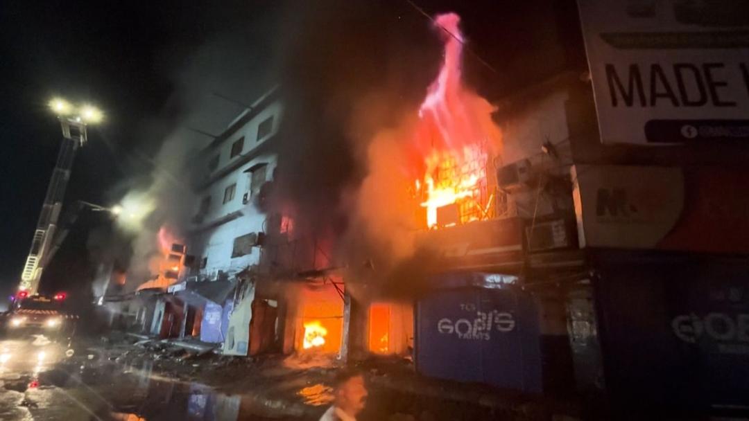 ކަރާޗީގައި ހިނގި އަލިފާނުގެ ހާދިސާއާ ގުޅިގެން، ރައީސުލްޖުމްހޫރިއްޔާ ތައުޒިޔާ ފޮނުއްވައިފި