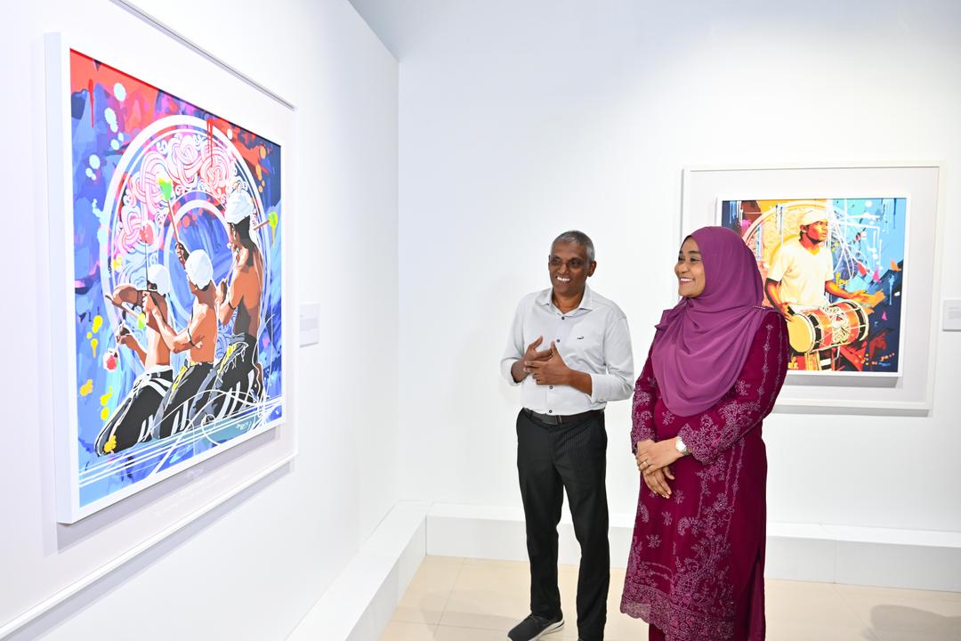 މެޑަމް ސާޖިދާ، ވިވިޑް ރިއަލިޒަމް – ބައި ޙުސައިން" ގެ ނަމުގައި ކުރިއަށްގެންދާ ކުރެހުމުގެ މަޢުރަޒު އިފުތިތާޙުކޮށްދެއްވައިފި 