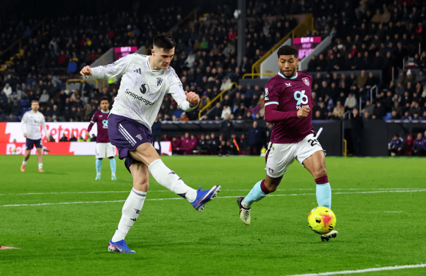 ކޯޗު ބޭރުކޮށްގެންވެސް ނަތީޖާ ބަދަލެއް ނުވޭ!  ލީގުގައި މޮޅެއް ނުލިބި ތިންމެޗު ޔުނައިޓެޑުން ހަމަކޮށްފި