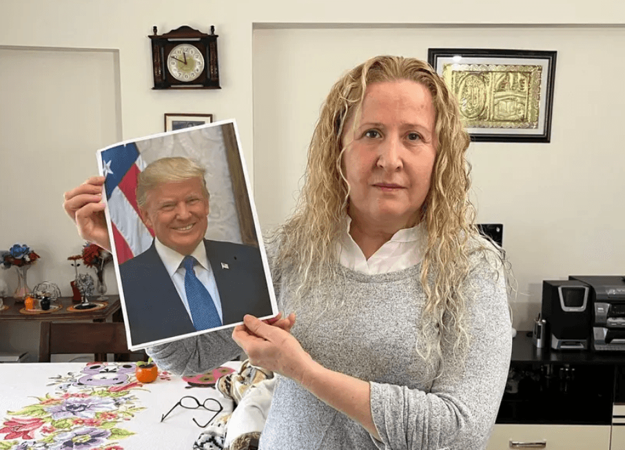 ޓްރަމްޕަކީ އޭނާގެ އަސްލު ބައްޕަ ކަމަށް ދައުވާކުރާ ތުރުކީ އަންހެން މީހާއަކީ ކާކު؟