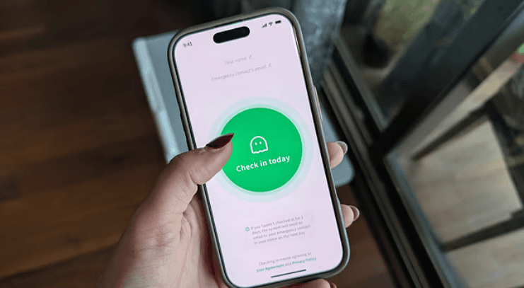 "ތިބާ މަރުވީ ހެއްޔެވެ؟" އެކަނި ދިރިއުޅޭ މީހުންނަށް އަމާޒުކޮށްގެން ޗައިނާގައި އުފެއްދި އެޕަށް ބޮޑު މަގުބޫލުކަމެއް