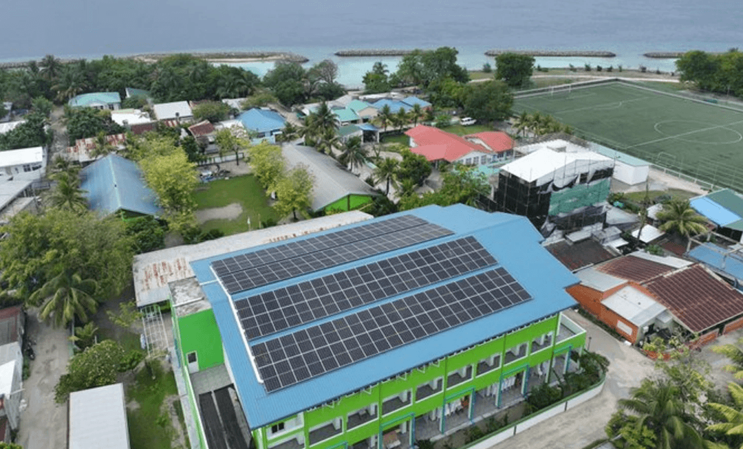 ކެންދޫގައި ސޯލާ-ޑީސަލް ހައިބްރިޑް ނިޒާމެއް ގާއިމުކުރަނީ 