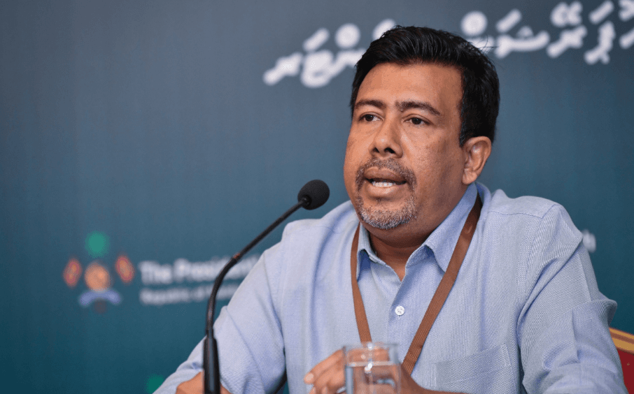 ޑރ. އަލީ ލަތީފް، ޓެކުހަށް މަކަރުހެދިކަމަށް މީރާއިން ތުހުމަތުކުރި ޑޮކްޓަެރުންގެ ތެރޭ މި ޑޮކްޓަރު ހިމެނޭ، 