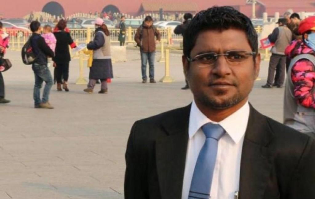 ބްރޯޑްކޮމްގެ ކުރީގެ ނައިބުރައީސްގެ މައްޗަށް ދައުވާކޮށްފި