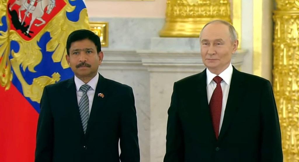 ރަޝިއާއަށް ކަނޑައެޅުއްވި ސަފީރު ފަތްކޮޅު އަރުވައިފި