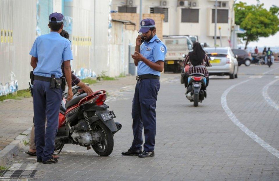 ފުލުހުންގެ ބެލުމުގެ ދަށުގައި ހުރި ހަރުގަނޑަކާއި އިތުރު ތަކެތީގެ ވެރިފަރާ ހޯދަނީ