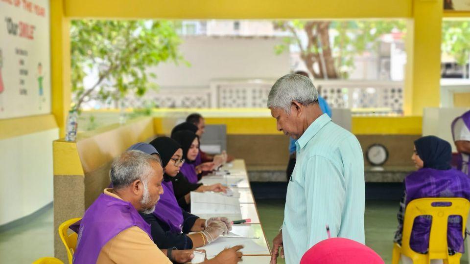 އެހީއަކާ ނުލައި ވޯޓުލާން ބޭނުންވާ ލޯފަން މީހުން ރަޖިސްޓްރީވާން ހުޅުވާލައިފި