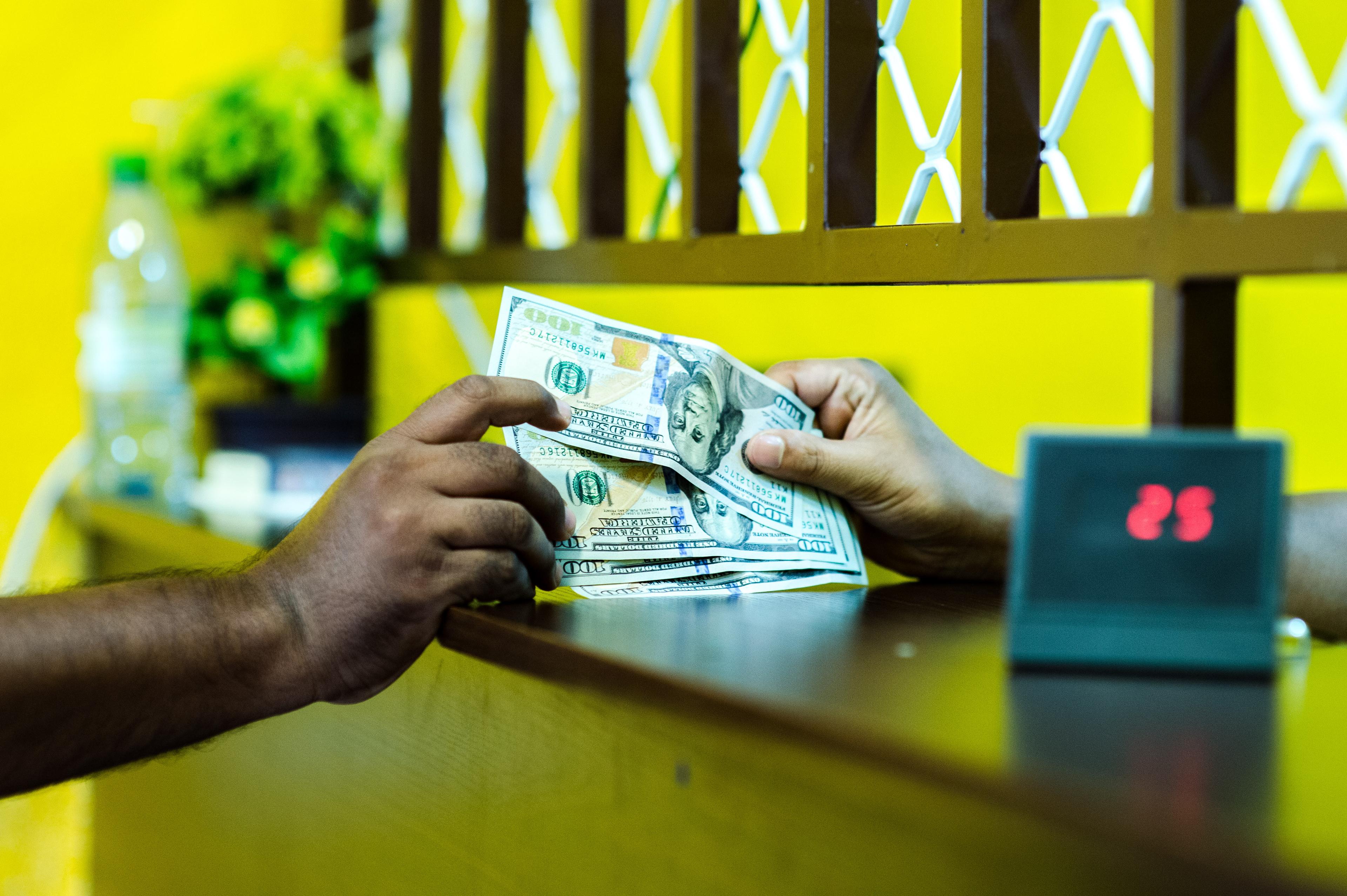 ޑޮލަރު އާމްދަނީ 1.2 ބިލިއަނަށް