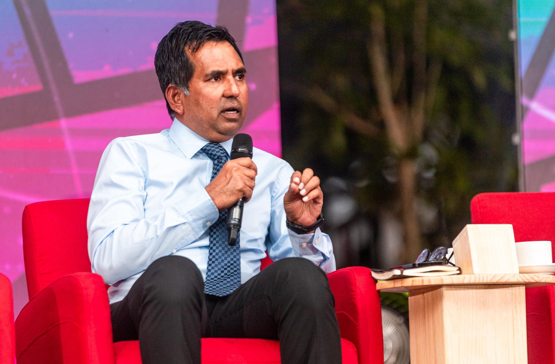 ޓްރާންސްޕޯޓް މިނިސްޓަރު މުހައްމަދު ސައީދު އަހާ ފޯރަމުގައި ޖަވާބު ދެއްވަނީ 