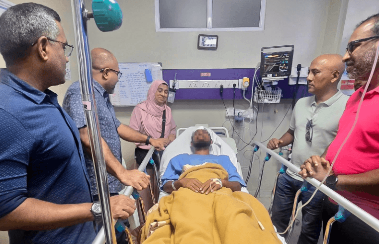 ބްރިޖުގައި ޑިއުޓީގައި ހުއްޓާ އަނިޔާވި ފުލުސް އޮފިސަރުގެ ހާލު ބެއްލެވުމަށް ވަޒީރު އިޙްސާން އޭޑީކޭއަށް
