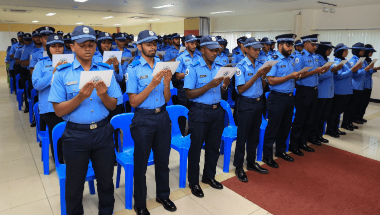 ފުލުހުންގެ ސަފުތަކާ އަލަށް ގުޅުނު 133 ފުލުހަކު ހުވާކޮށް އިގުރާރުގައި ސޮއިކޮށްފި