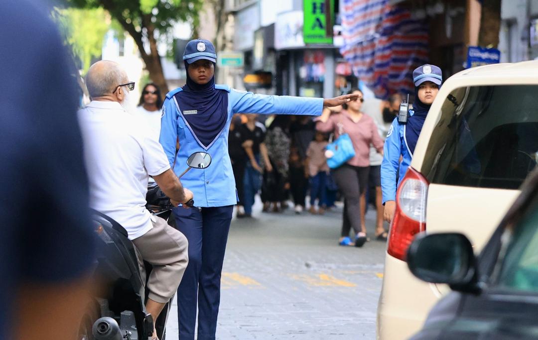 ވަގަށް ނަގާފައިވާ ސައިކަލެއްގެ ނަންބަރު ބޯޑު ބަދަލު ކޮށްގެން ދުއްވި ދެ ބިދޭސީން ހައްޔަރުކޮށްފި