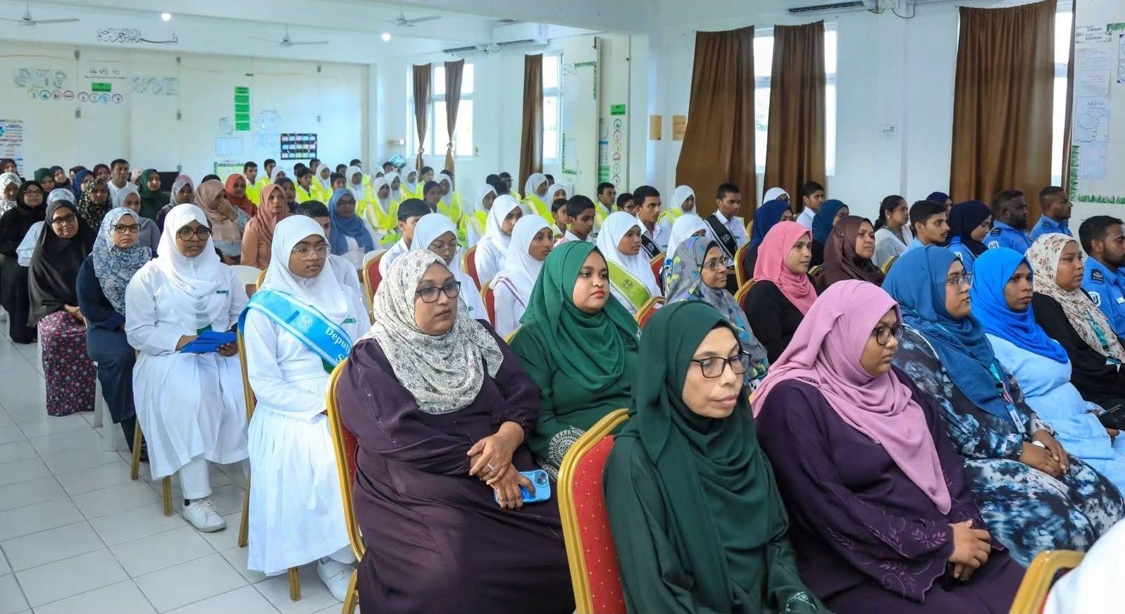 ގދ. އަތޮޅު ތިން ރަށެއްގެ ސުކޫލެއްގެ ދަރިވަރުންނަށް ޓްރެފިކް މޮނީޓާސް ޕްރޮގްރާމެއް 