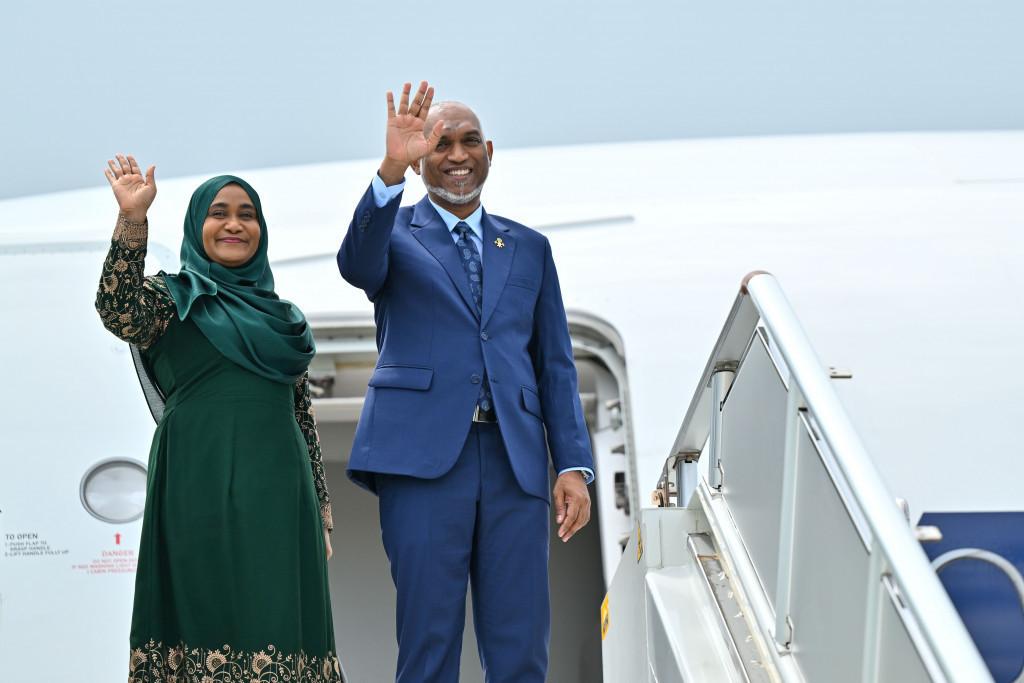 ރައީސްގެ ދެކަނބަލުން ޕާކިސްތާނަށް ފުރާވަޑައިގެންފި