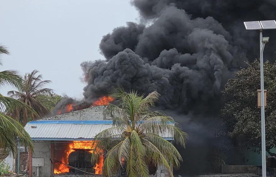 ފުނަދޫ އަލިފާން: ހަތަރު ގެއަކާއި ގަރާޖުތަކެއްގައިވެސް ރޯވެއްޖެ
