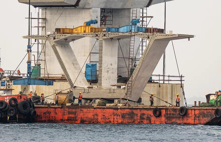 ތިލަމާލެ ބްރިޖުގެ ކަނޑުއޮޅިތަކުން ދަތުރު ނުކުރަން އެންގި އެންގުން ތަކުރާރުކޮށްފި