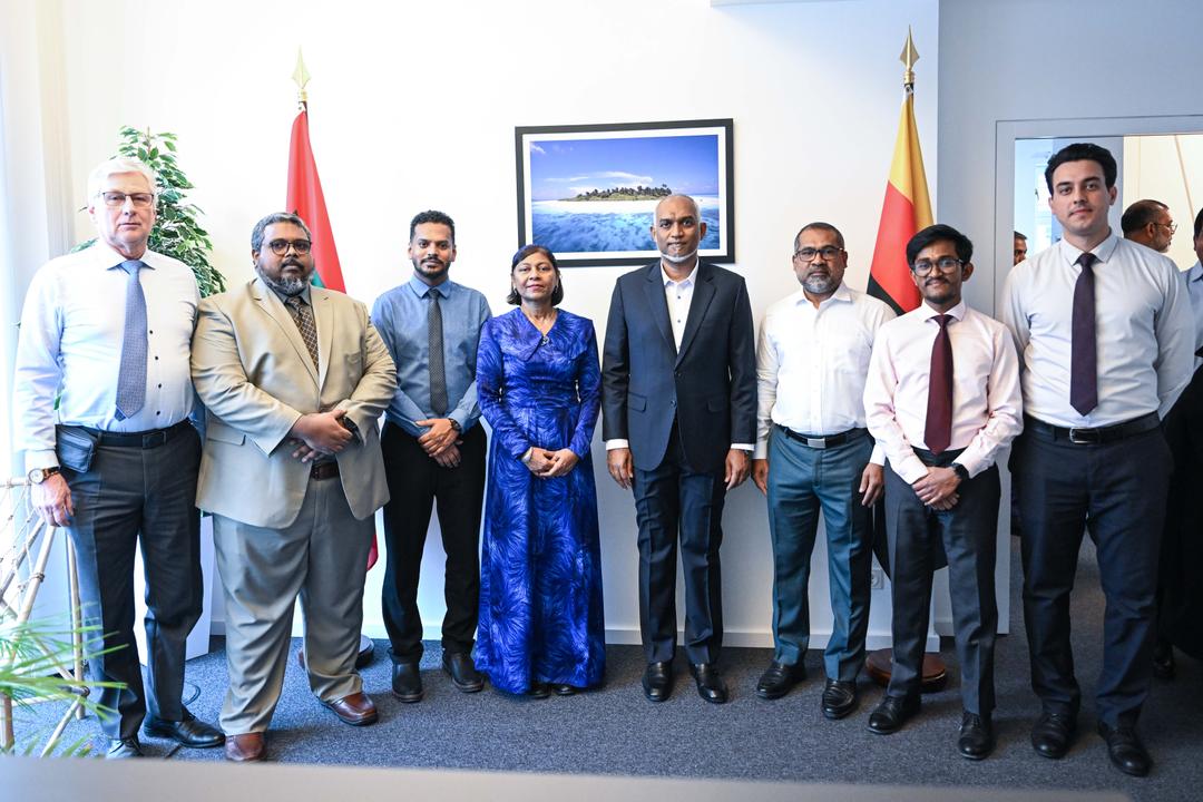 ރައީސް، ޖަރުމަނު ވިލާތުގައި ހުންނަ ދިވެހި އެމްބަސީއަށް ޒިޔާރަތް ކުރައްވައިފި