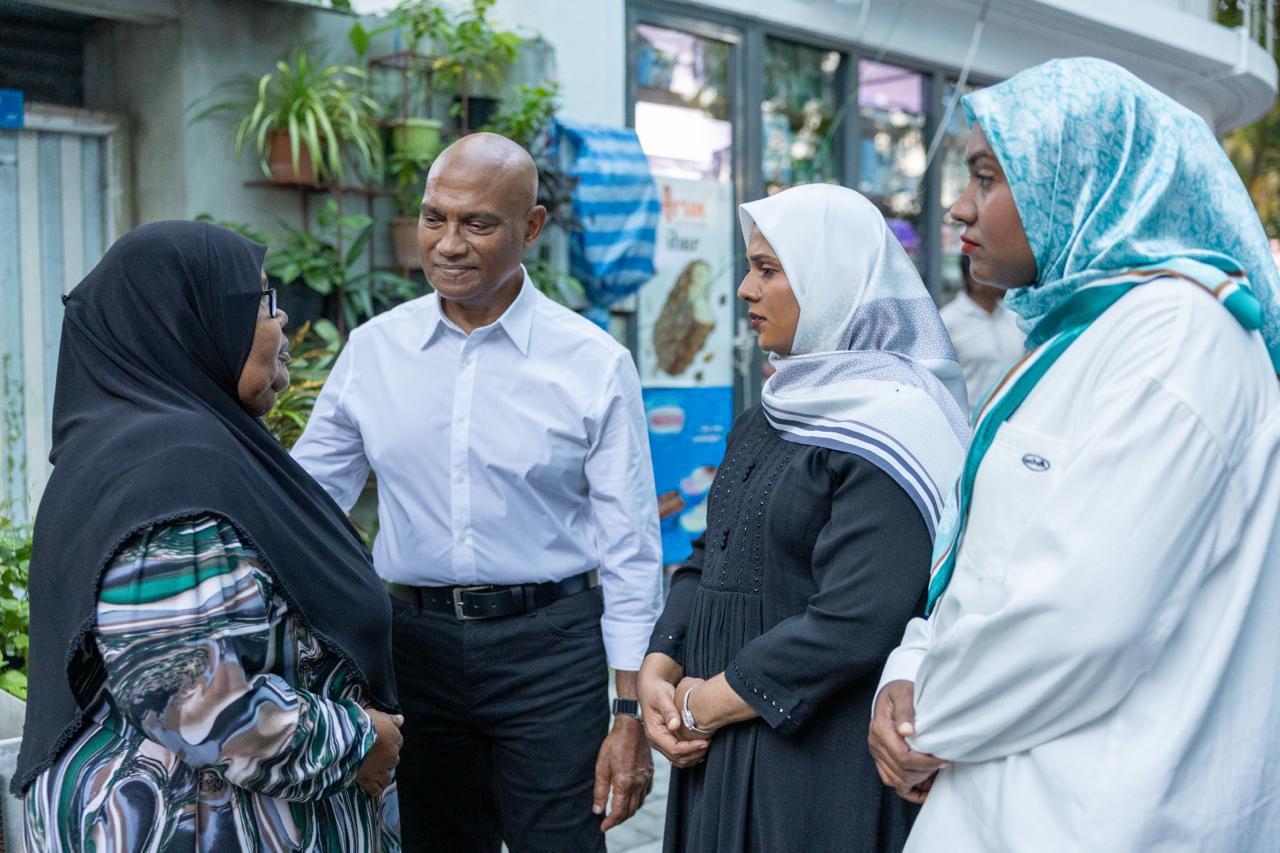 ކައުންސިލް އިންތިޚާބަށް ވެރިކަން ކުރާ ޕީއެންސީގެ މާލެ ސިޓީގެ މޭޔަރު ކެންޑިޑޭޓު ޖަލީލާއި ބައެއް ކެންޑިޑޭޓުން ކެމްޕޭން ކުރަނީ