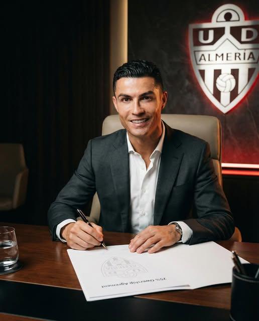 ސްޕެއިނުގެ ފުޓްބޯޅަ ޓީމެއް ރޮނާލްޑޯ ގަނެފި