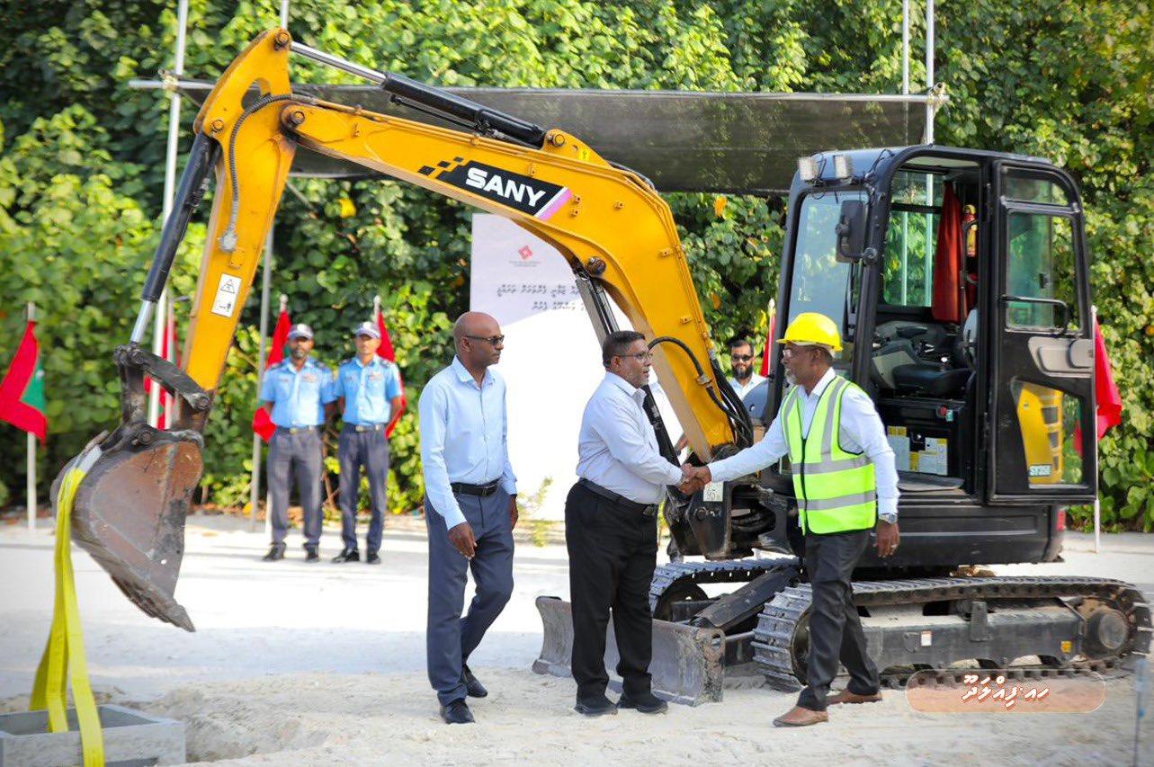 ފިއްލަދޫގެ މަގުތައް ޒަމާނީ ފެންވަރަށް ތަރައްޤީކުރަން ފަށައިފި