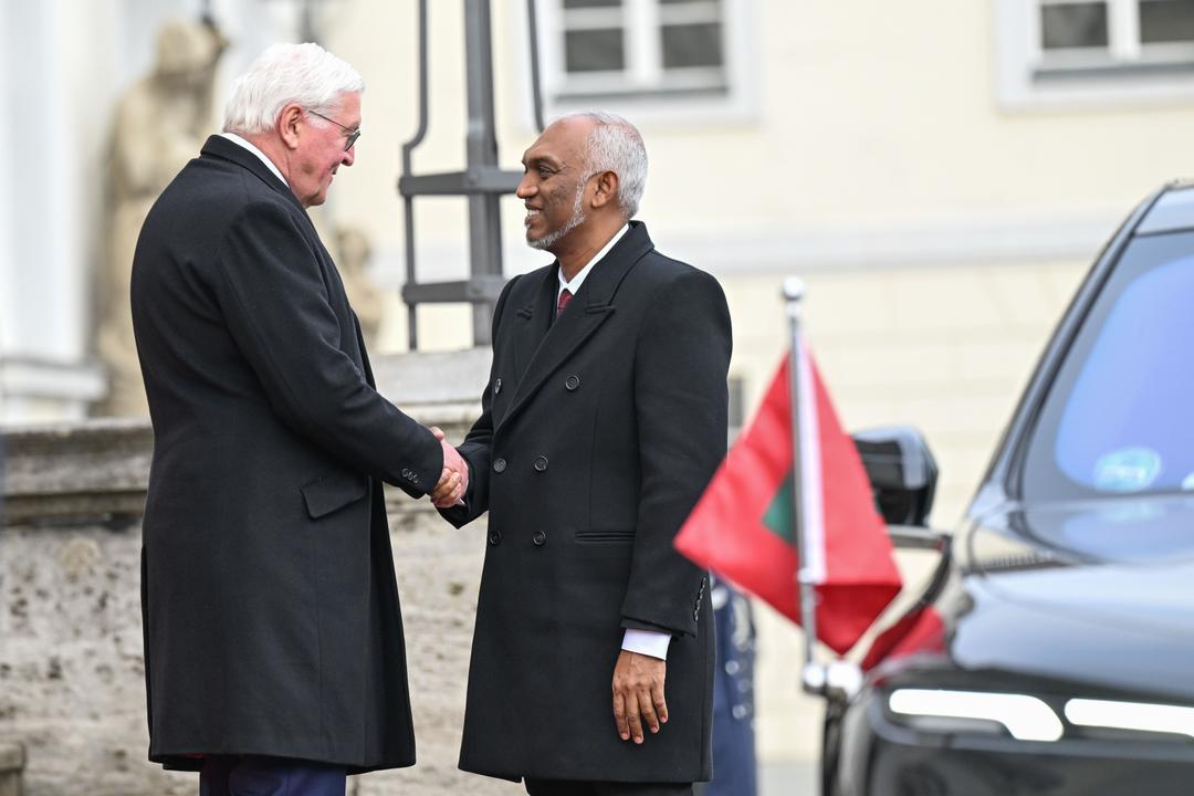 ޖަރުމަނުން ރަސްމީކޮށް މަރުހަބާ ދެންނެވި ފުރަތަމަ ދިވެހި ރައީސަކަށް ޑރ. މުޢިއްޒު