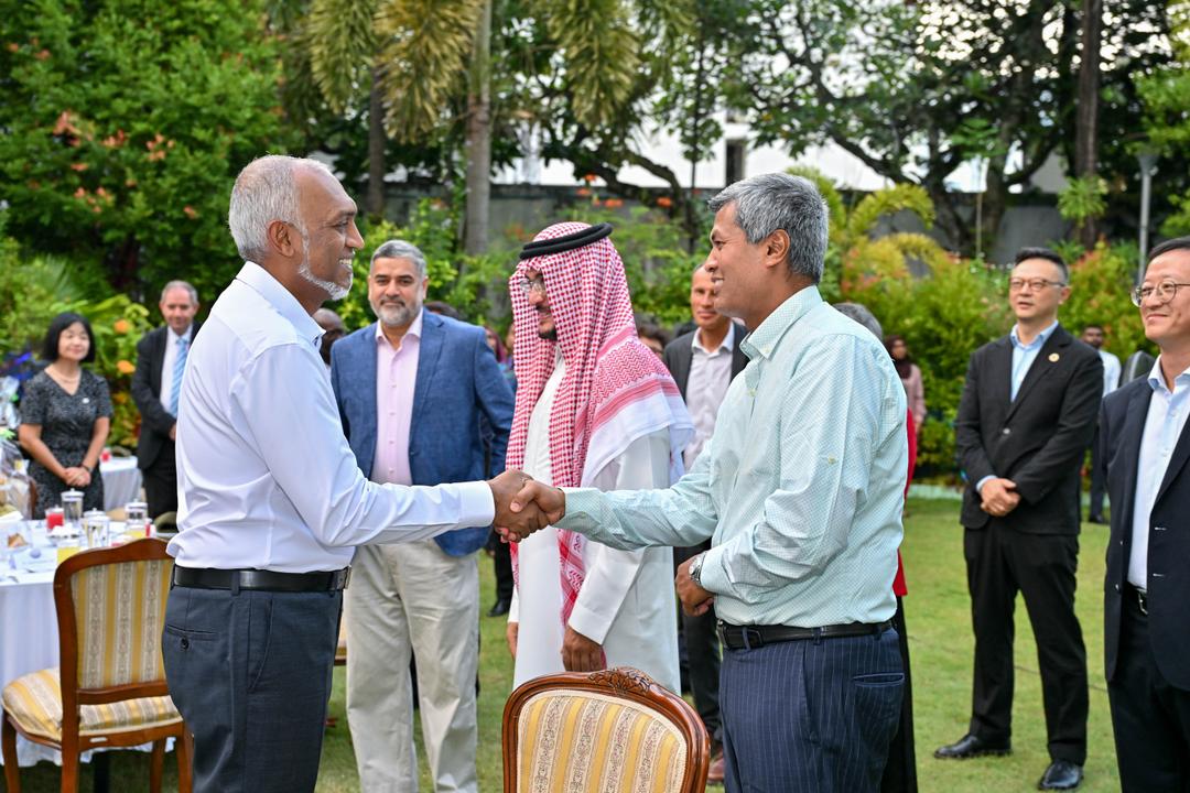 ރާއްޖޭގައި ތިއްބަވާ ބޭރުގެ ޑިޕްލޮމެޓުންނަށް ރައީސުލްޖުމްހޫރިއްޔާގެ ދެކަނބަލުން ރޯދަވީއްލުމެއް ދެއްވައިފި