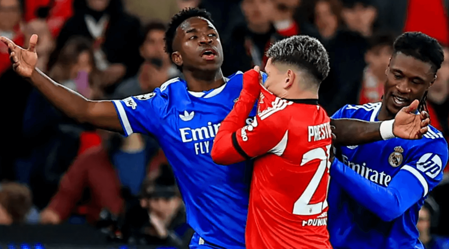 ނޮކްއައުޓް ފުރަތަމަ މެޗު ހޫނުވެ، ފުޓްބޯޅައިގެ ނަސްލީ ތަފާތުކުރުންތަކާ ގުޅޭ ބޮޑު ބަހުސެއް އުފެދިއްޖެ