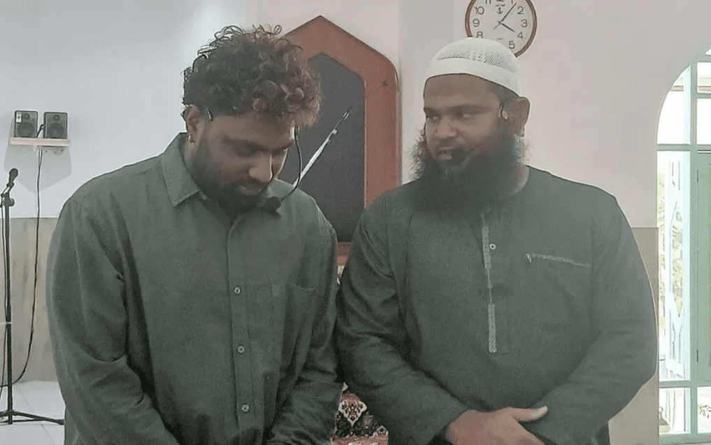 އައްޑޫ ގައި ލަންކާ މީހަކު އިސްލާމްވެއްޖެ