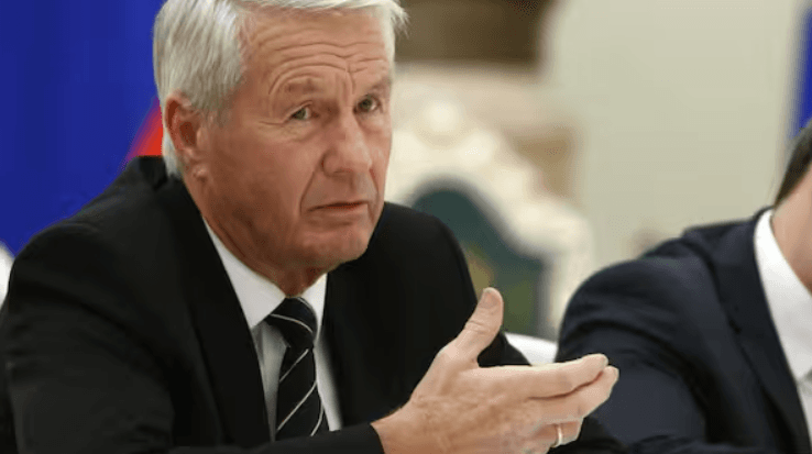 އެޕްސްޓީންއާ ގުޅުންހުރި ކޮރަޕްޝަންގެ ތަހުގީގު ފެށުމުން ނޯވޭގެ ކުރީގެ ބޮޑުވަޒީރު  މަރުވާން މަސައްކަތްކޮށްފި