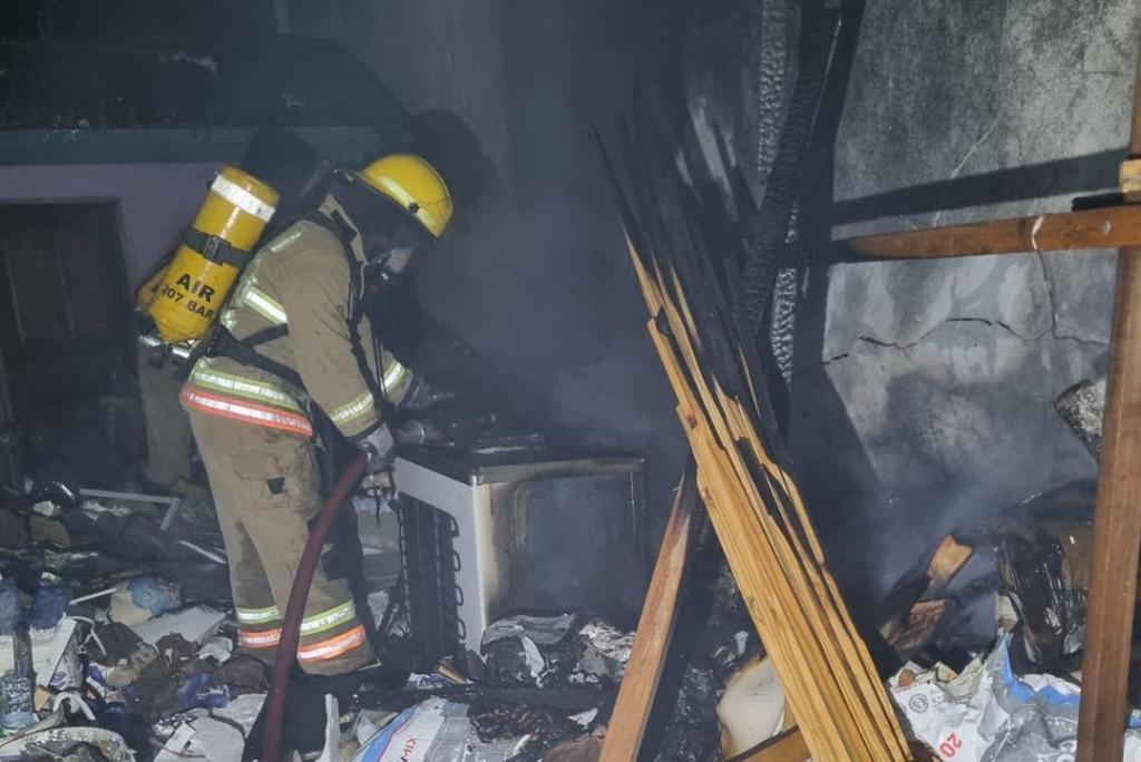 މާލޭގެ ގެއެއްގައި އަލިފާނުގެ ހާދިސާއެއް ހިނގައިގެން ސިފައިން ހަރަކާތްތެރިވެއްޖެ