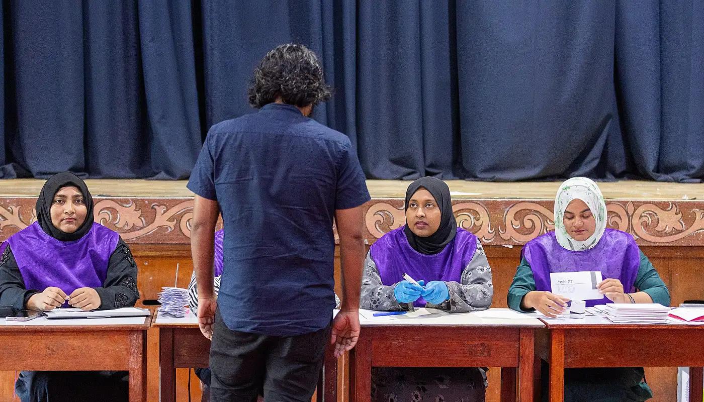 ރީ-ރަޖިސްޓްރޭޝަނަށް ބާކީ ދެ ދުވަސް