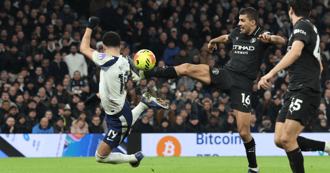 ގާޑިއޯލާ އުފަލާއެކު އާސެނަލް އަށް ލީގު ދޫކޮށްލަނީ. އެންމެ ފަހުން ކުޅުނު 6 މެޗުން އެންމެ މޮޅެއް