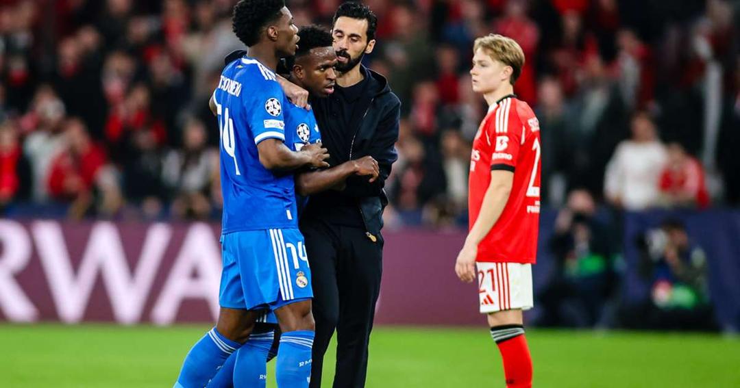 ލީގު ފޭސްގައި ރެއާލް އަށް ދޯކާދިން ބެންފީކާގެ އަމިއްލަ ދަނޑުގައި އެޓީމު ބަލިކޮށް ނޮކްއައުޓް ފުރަތަމަ ބުރު ރެއާލްއަށް