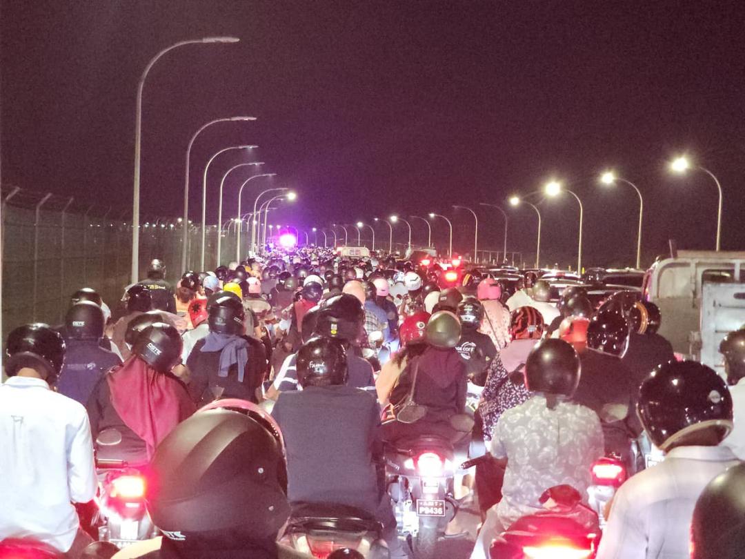 ދެކާރާއި ދެ ސައިކަލްޖެހި ހައިވޭގައި ނުރައްކާތެރި އެކްސިޑެންޓެއް