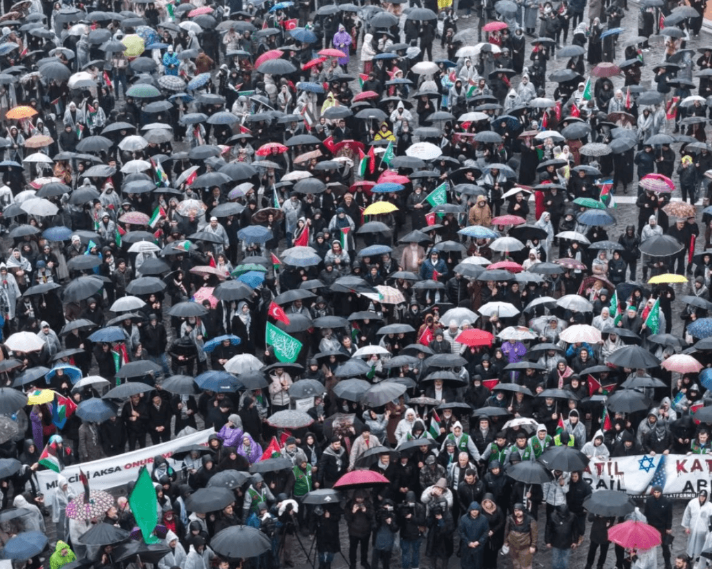 މުސްލިމުން ކުޑަކަކޫ ނުޖަހާނެކަމުގެ މެސެޖާއެކު ބޯ ވާރޭގައި އެތައް ސަތޭކަ ބަޔަކު ތުރުކީގެ މަގުތަކަށް