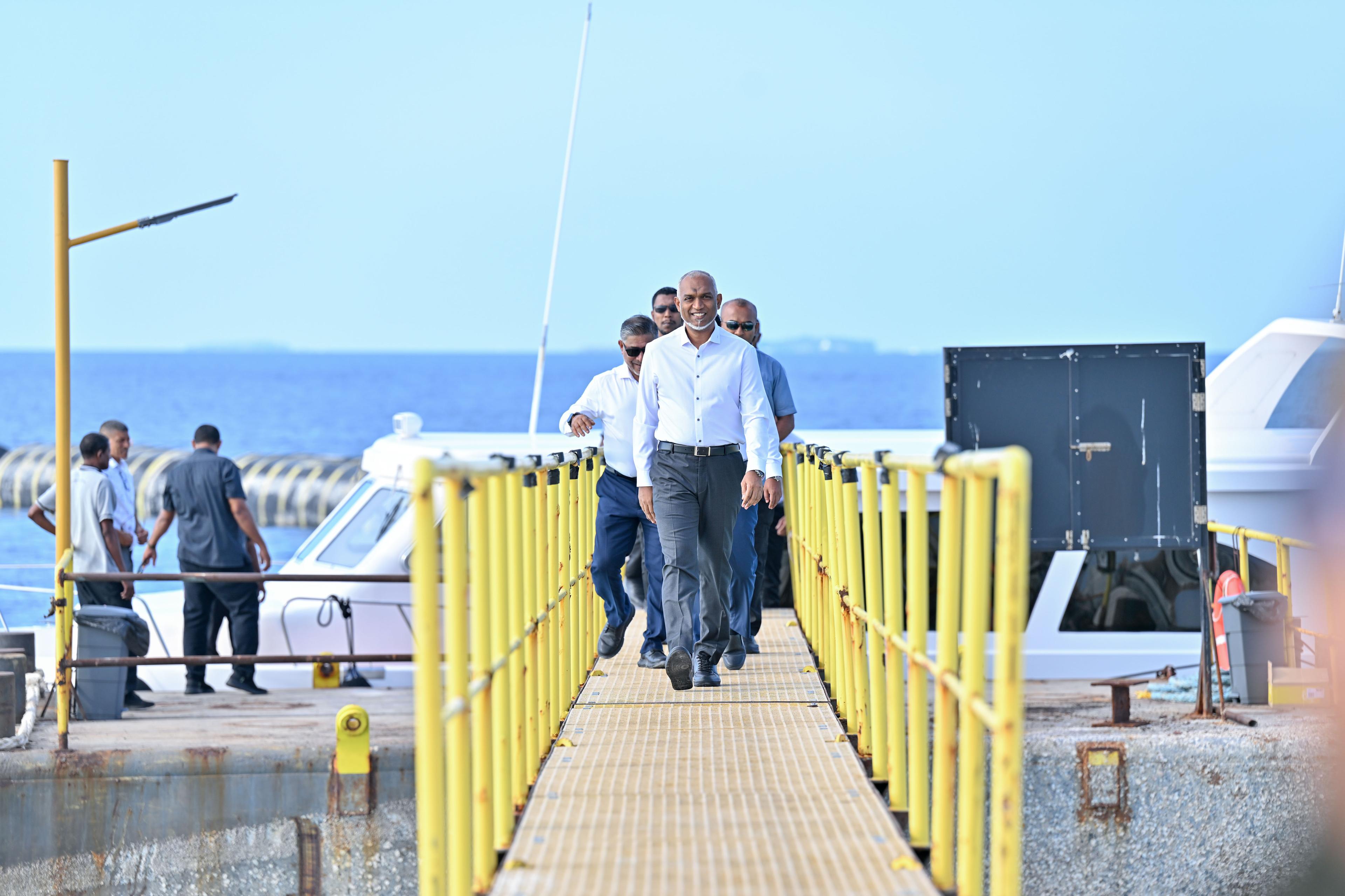 ރައީސް، ގިރާވަރުފަޅުގެ ބިންހިއްކުމުގެ މަސައްކަތް ކުރިއަށްދާ ގޮތް ބައްލަވާލައްވައިފި 