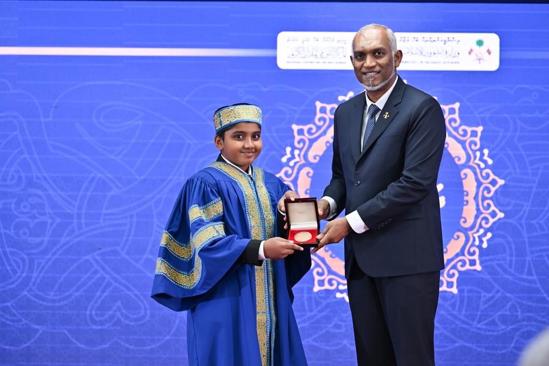 ރައީސުލްޖުމްހޫރިއްޔާގެ ދެކަނބަލުން، ޙާފިޡުން ދަސްވެނިވުމުގެ ރަސްމިއްޔާތު ޝަރަފުވެރިކޮށްދެއްވައިފި